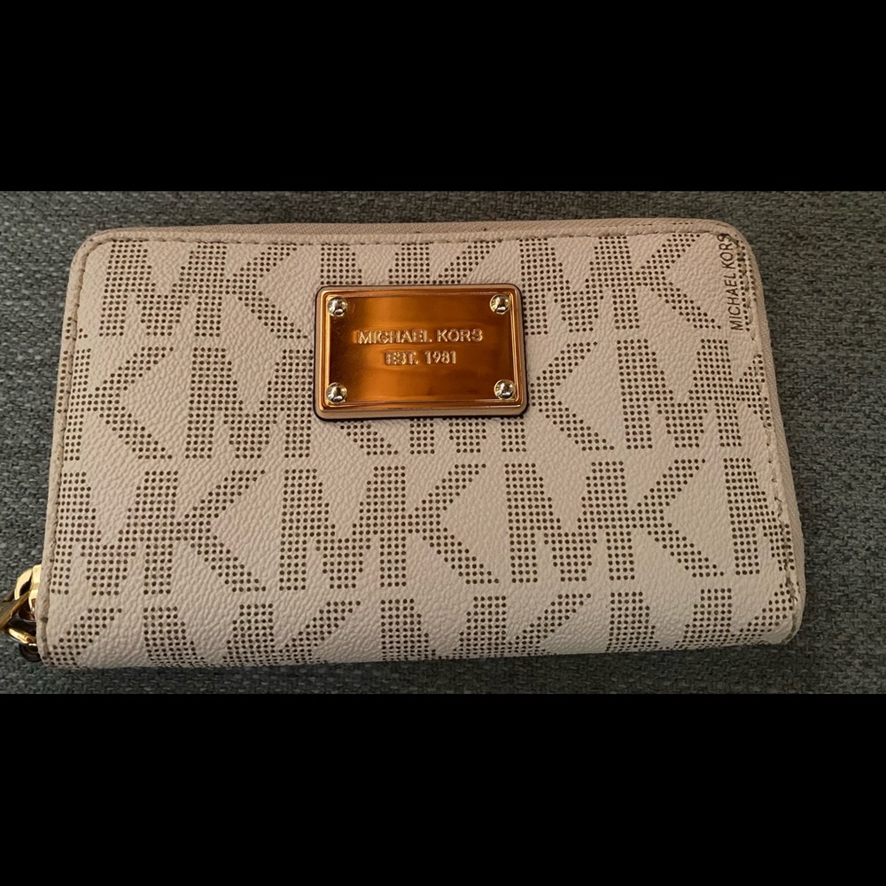 ***SOLD***Michael Kors Jet Set Convertible